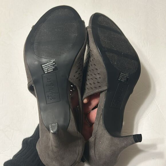 STYLE & CO Haddiee Gray Ankle Booties Shooties Microsuede Perforated Cut Out - Picture 4 of 11